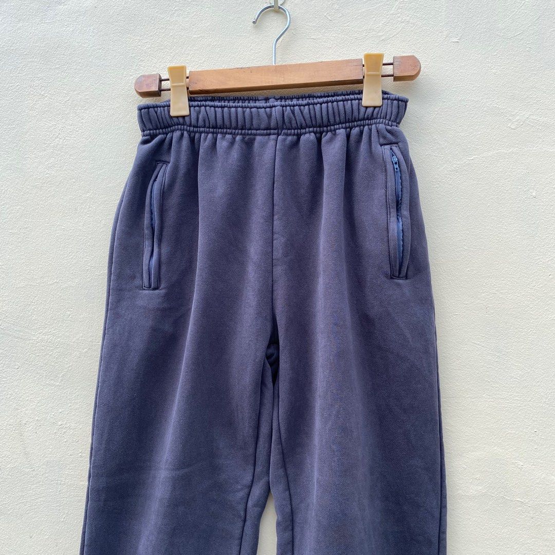 Yeezy Season 6 Sweater Pants (Category: Joggers) located in Cavite. Submitted by __Hennessy (Listing ID 1376530982, Image 3). Description: Yeezy Season 6 Sweater Pants Small Waist 28-30 Length 36 Good condition Dm-.