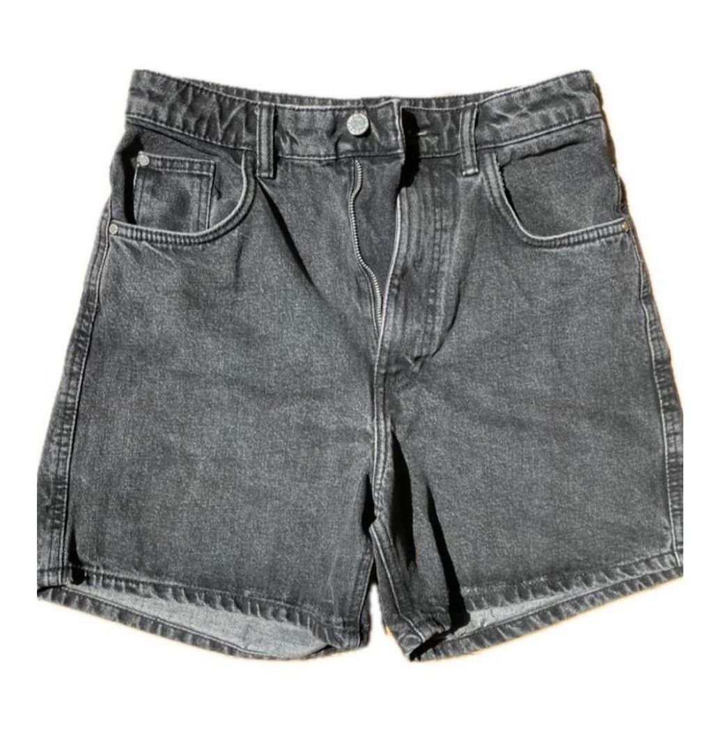 Zara black High rise denim short (Category: Shorts) located in Quezon City. Submitted by c.amil (Listing ID 1376469260, Image 2). Description: Still in good condition .