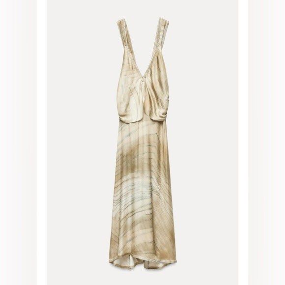 Zara Collection Print Dress (Category: Dresses) located in Makati City. Submitted by ellavya (Listing ID 1376427349, Image 2). Description: Zara Collection print dress in satin. Size Small but runs S-M. Used once only for a shoot and in very good condition..