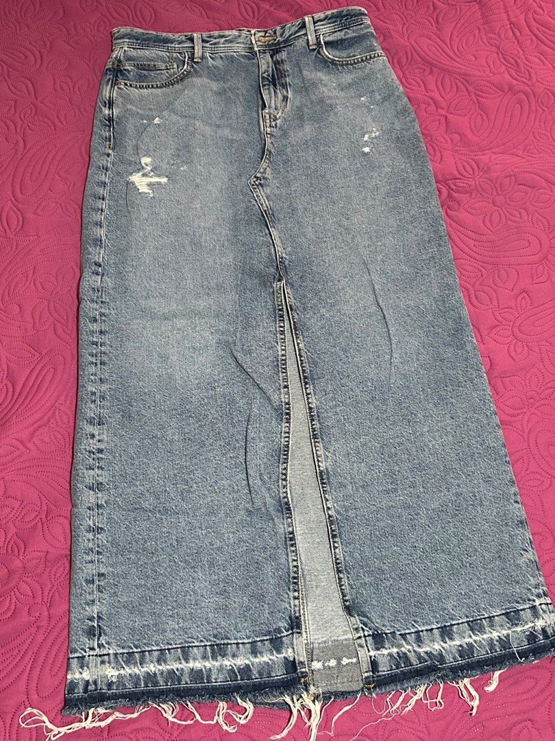 zara denim maxi skirt (m) (Category: Skirts) located in Mabalacat. Submitted by icedoatmatcha (Listing ID 1376422928, Image 1). Description: ‼️ BUY 2 OR MORE FROM MY LISTINGS AND GET FREE SHIPPING zara denim maxi skirt (m) - wasn’t used that much. not my style anymore 📍 pampanga.