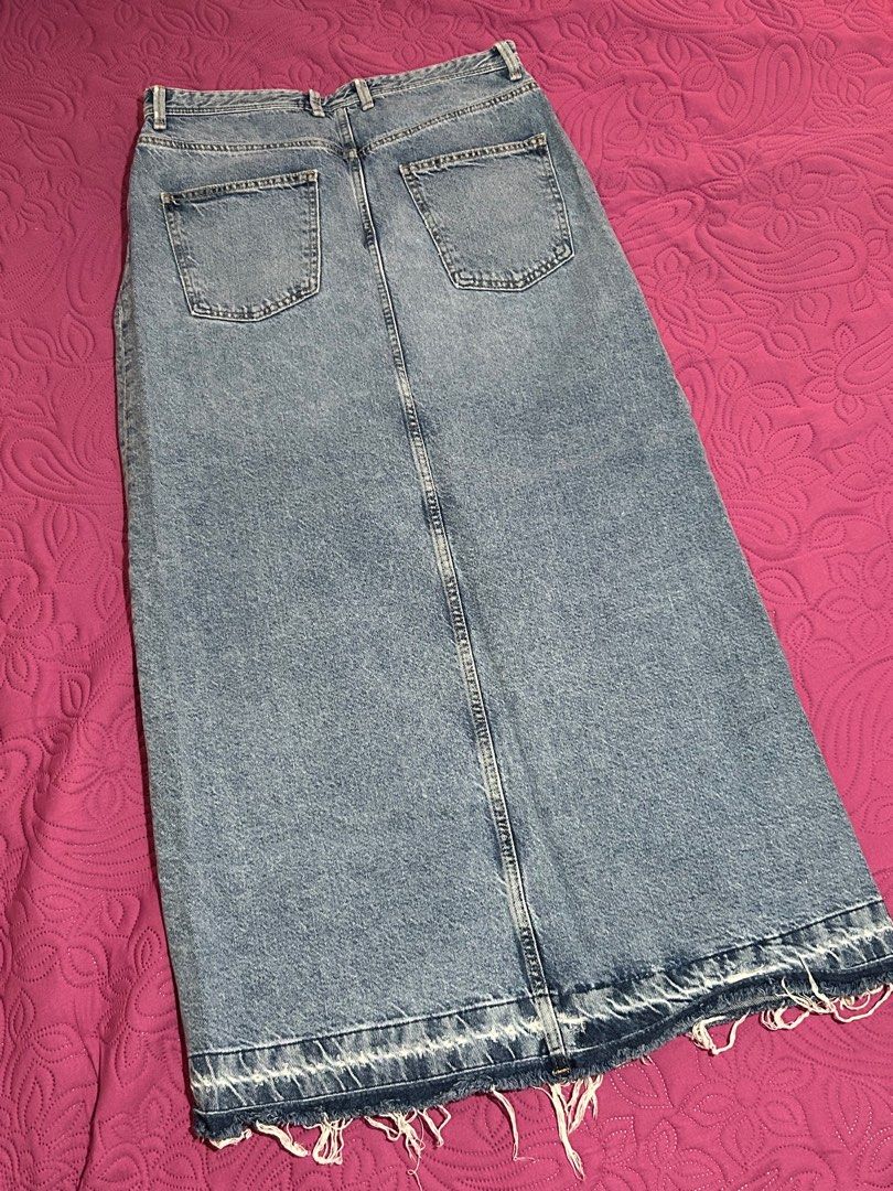 zara denim maxi skirt (m) (Category: Skirts) located in Mabalacat. Submitted by icedoatmatcha (Listing ID 1376422928, Image 2). Description: ‼️ BUY 2 OR MORE FROM MY LISTINGS AND GET FREE SHIPPING zara denim maxi skirt (m) - wasn’t used that much. not my style anymore 📍 pampanga.