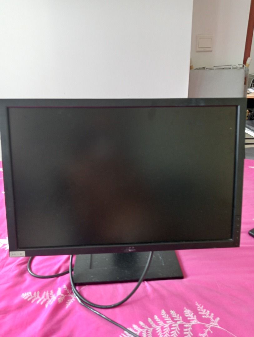 22" Dell Monitor (Category: Monitor Screens) located in Singapore. Submitted by jaderabbitjrb (Listing ID 1376645794, Image 1). Description: Like new and very good working condition 22" Dell Monitor selling cheap at $35. No HDMI pin.Contact 83185405..