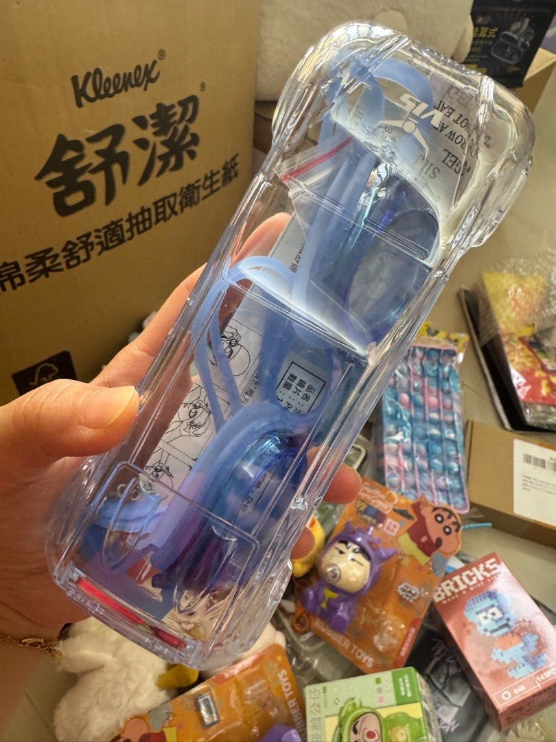 由 yen1031 (刊登 ID 1376695137，圖片 2) 提交，位於 新北市 (New Taipei) 的 兒童蛙鏡 國小以下適用，謝謝 (類別：嬰兒及兒童流行時尚)，說明：二手8-9成新，只有上過五六次游泳課用過，之後就收起來沒再用過了，不介意再購買喔。