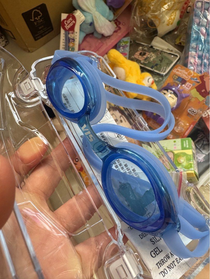 由 yen1031 (刊登 ID 1376695137，圖片 1) 提交，位於 新北市 (New Taipei) 的 兒童蛙鏡 國小以下適用，謝謝 (類別：嬰兒及兒童流行時尚)，說明：二手8-9成新，只有上過五六次游泳課用過，之後就收起來沒再用過了，不介意再購買喔。