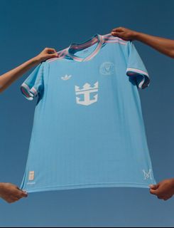 (Category: ) located in . Submitted by footyjerseys (Listing ID 1376803898, Image 1). Description: .
