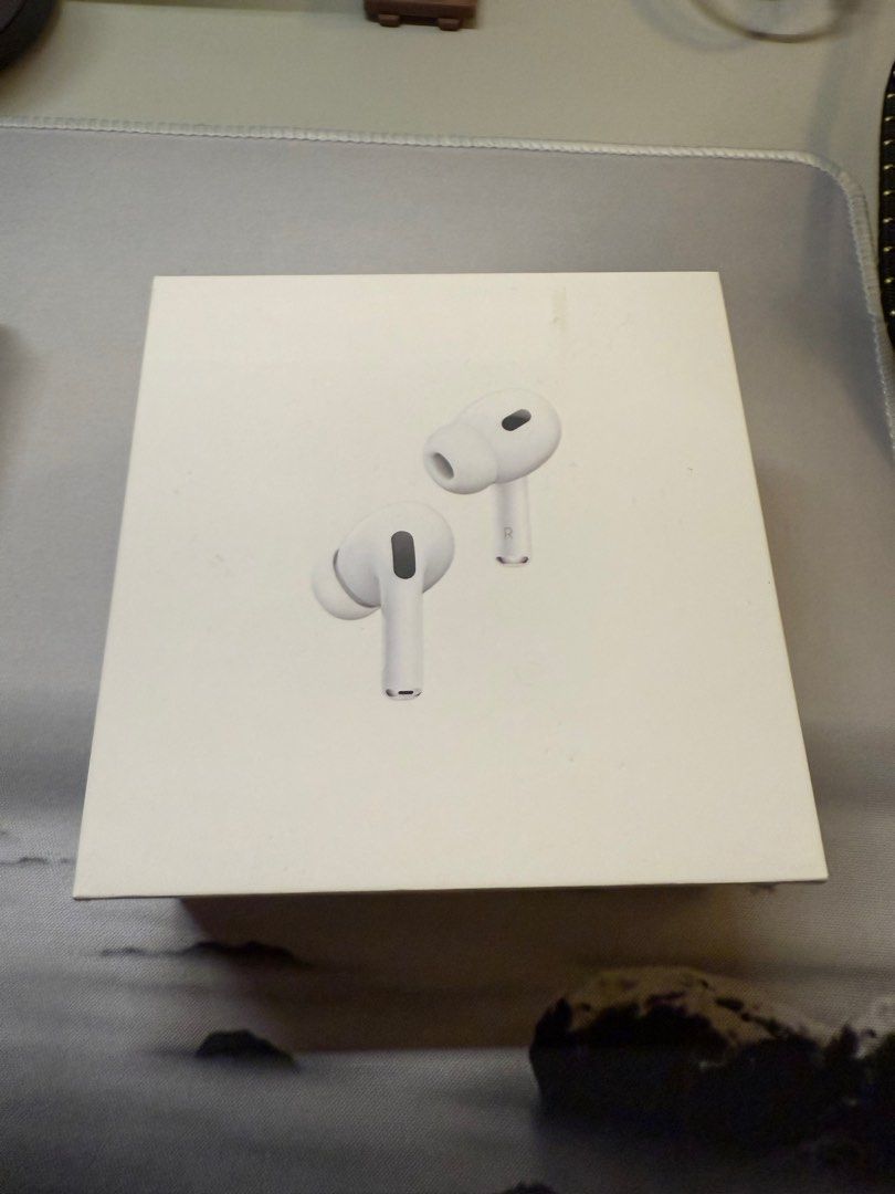 Apple AirPods Pro 2nd Gen (Lightning Cable) (Category: Earphones) located in Singapore. Submitted by fox2wh (Listing ID 1376748325, Image 1). Description: Selling as not needing this anymore, condition still as good as new, earbuds has been cleaned.