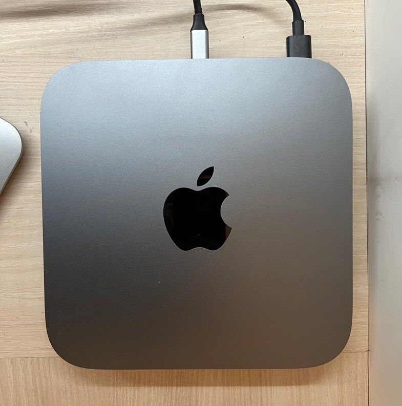 Apple Mac mini 2018, 8GB RAM, 3.2 GHz, 500GB (Category: Desktops) located in Singapore. Submitted by beez (Listing ID 1376667118, Image 1). Description: - 2018 Apple Mac mini - 3.2 GHz 6-Core Intel Core i7 processor - 8 GB 2667 MHz DDR4 memory - Intel UHD Graphics 630 - macOS Sequoia Version 15.3.2 Will reformat before handing over. I’m moving to Europe and need to lighten my load. Computer only. Display listed separately. Can bundle display for 