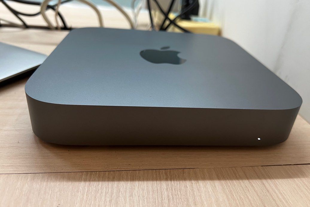 Apple Mac mini 2018, 8GB RAM, 3.2 GHz, 500GB (Category: Desktops) located in Singapore. Submitted by beez (Listing ID 1376667118, Image 2). Description: - 2018 Apple Mac mini - 3.2 GHz 6-Core Intel Core i7 processor - 8 GB 2667 MHz DDR4 memory - Intel UHD Graphics 630 - macOS Sequoia Version 15.3.2 Will reformat before handing over. I’m moving to Europe and need to lighten my load. Computer only. Display listed separately. Can bundle display for 