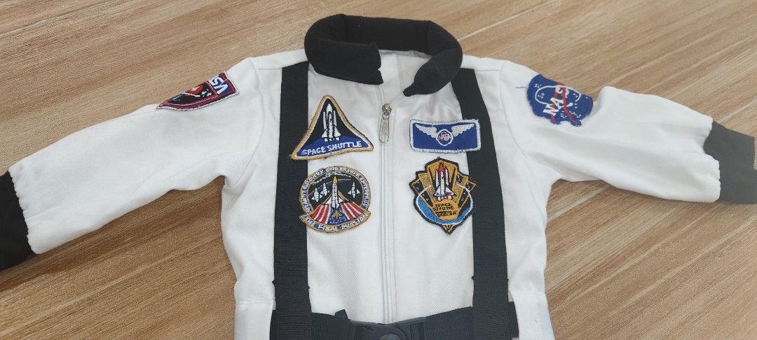 Astronaut Costume (1 yr old) (Category: Babies & Kids Fashion) located in Cabanatuan. Submitted by maddiesstuff (Listing ID 1376631564, Image 2). Description: 9.5 condition astronaut Costume for 1 year old..lightly used.