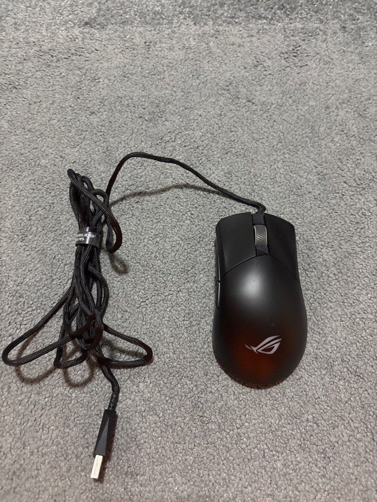 ASUS ROG Gladius 3 Mouse (Category: Mouse & Mousepads) located in Singapore. Submitted by chacuterie (Listing ID 1376785470, Image 1). Description: 100% Authentic Excellent condition and works perfectly No dirt and grime and almost new.