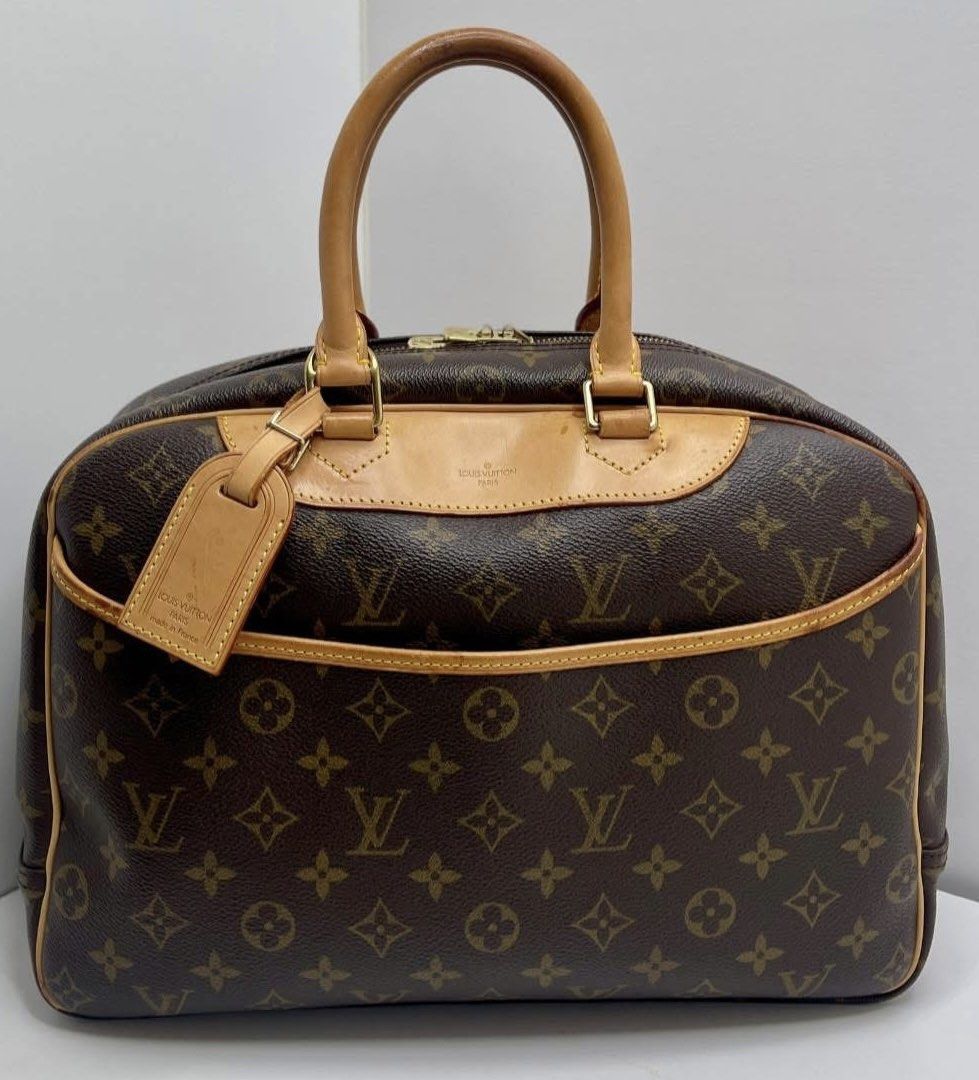Authentic Louis Vuitton (Category: Luxury Bags & Wallets) located in Manila. Submitted by chloe_luxuries (Listing ID 1376809119, Image 1). Description: Guaranteed Original Louis Vuitton Deauville Still in very good condition Pm for those interested.