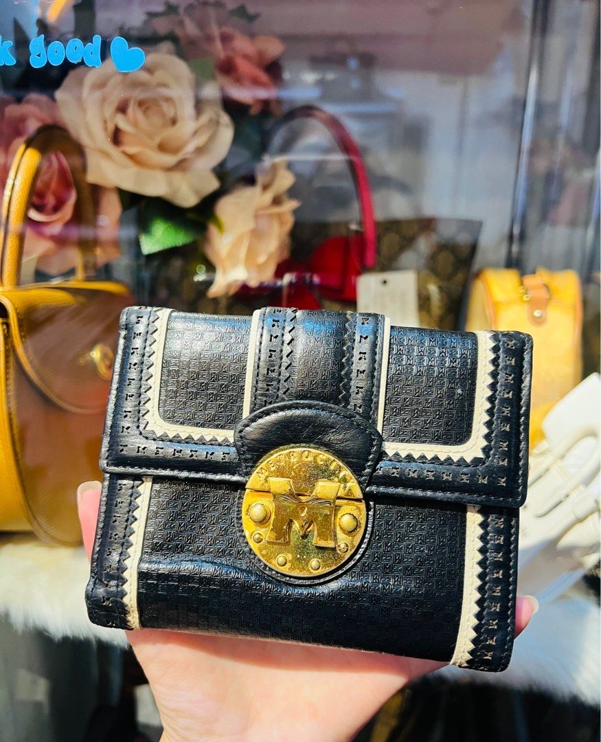 Authentic Metro City Short Trifold Wallet (Category: Luxury Bags & Wallets) located in Dumaguete. Submitted by lovebags.ph (Listing ID 1376689813, Image 3). Description: Very good used condition.
