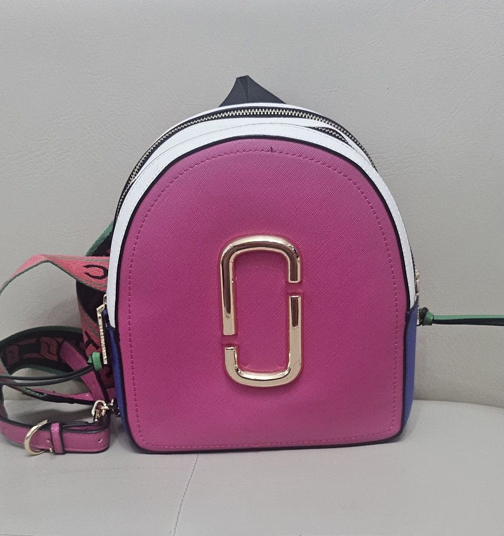 MARC JACOBS (Category: Luxury Bags & Wallets) located in Pasig City. Submitted by vkcz702 (Listing ID 1376725498, Image 1). Description: .
