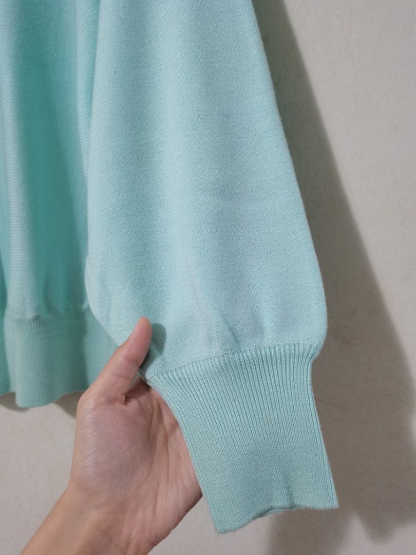 Basic batwing mint (Category: Other Tops) located in Ipoh. Submitted by byleena (Listing ID 1376751131, Image 3). Description: ➡️ Fit S-M. L23' ➡️ Daily wear ➡️ Postage Rm 8 (SM). SS chat ‼️Not suitable for fussy buyer.