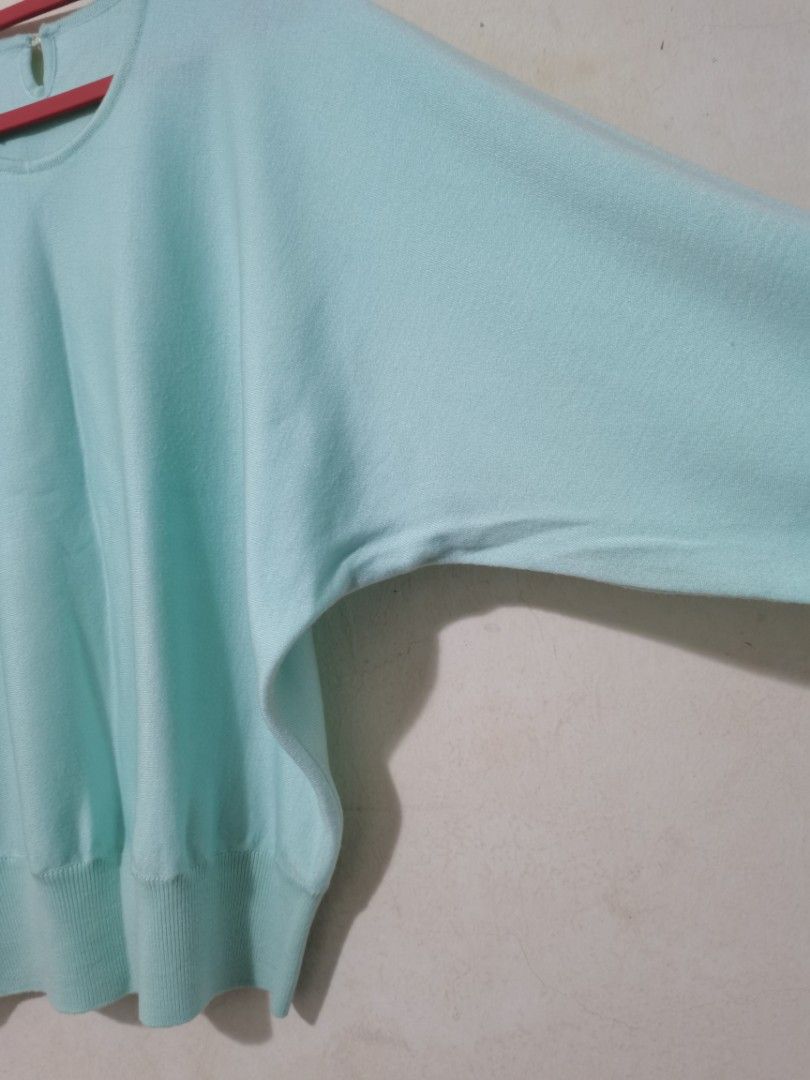 Basic batwing mint (Category: Other Tops) located in Ipoh. Submitted by byleena (Listing ID 1376751131, Image 2). Description: ➡️ Fit S-M. L23' ➡️ Daily wear ➡️ Postage Rm 8 (SM). SS chat ‼️Not suitable for fussy buyer.