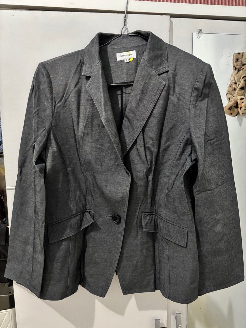 Blezer / outer (Kategori: Baju Luaran) berada di Jakarta Timur. Dikirim oleh luvloop (ID iklan 1376784005, Gambar 3). Deskripsi: like new.