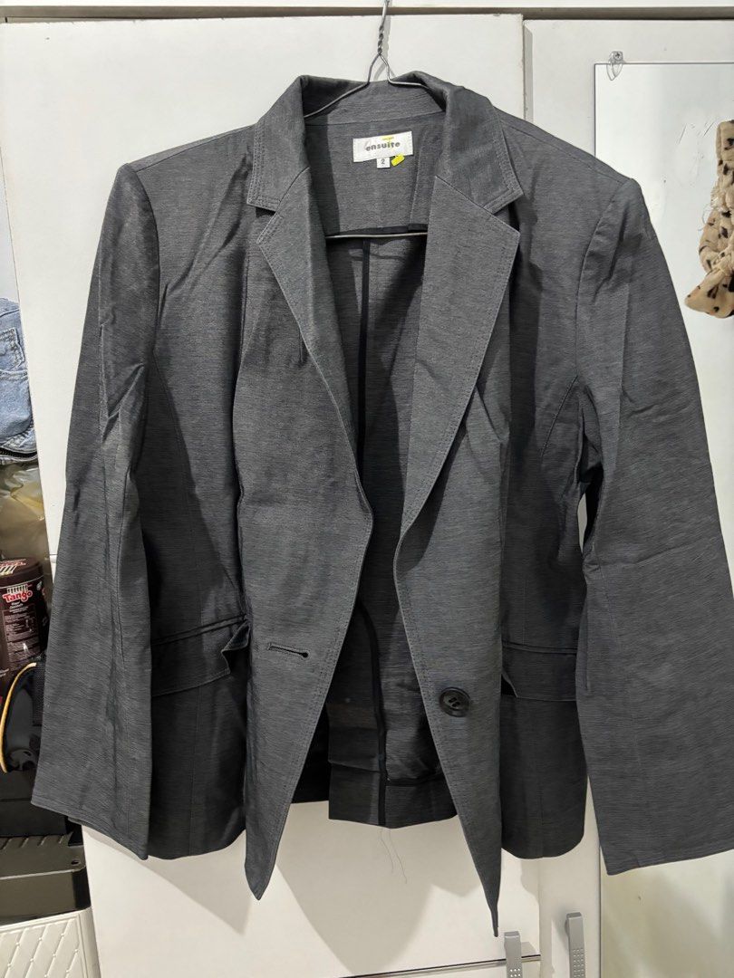 Blezer / outer (Kategori: Baju Luaran) berada di Jakarta Timur. Dikirim oleh luvloop (ID iklan 1376784005, Gambar 2). Deskripsi: like new.