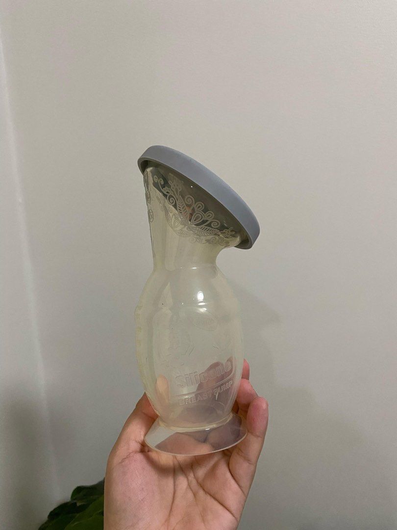 Bundle Hakaa Pump with Cap (Category: Breastfeeding & Bottle Feeding) located in Quezon City. Submitted by thriftasofmanila (Listing ID 1376808431, Image 2). Description: can be bought individually (Pump and Cap).