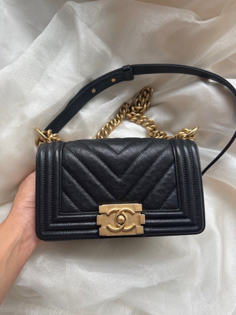 Chanel boy small (Category: Bags & Wallets) located in Singapore. Submitted by just_inlovelux (Listing ID 1376713980, Image 1). Description: Like new condition Series 27 Fullset and receipt .