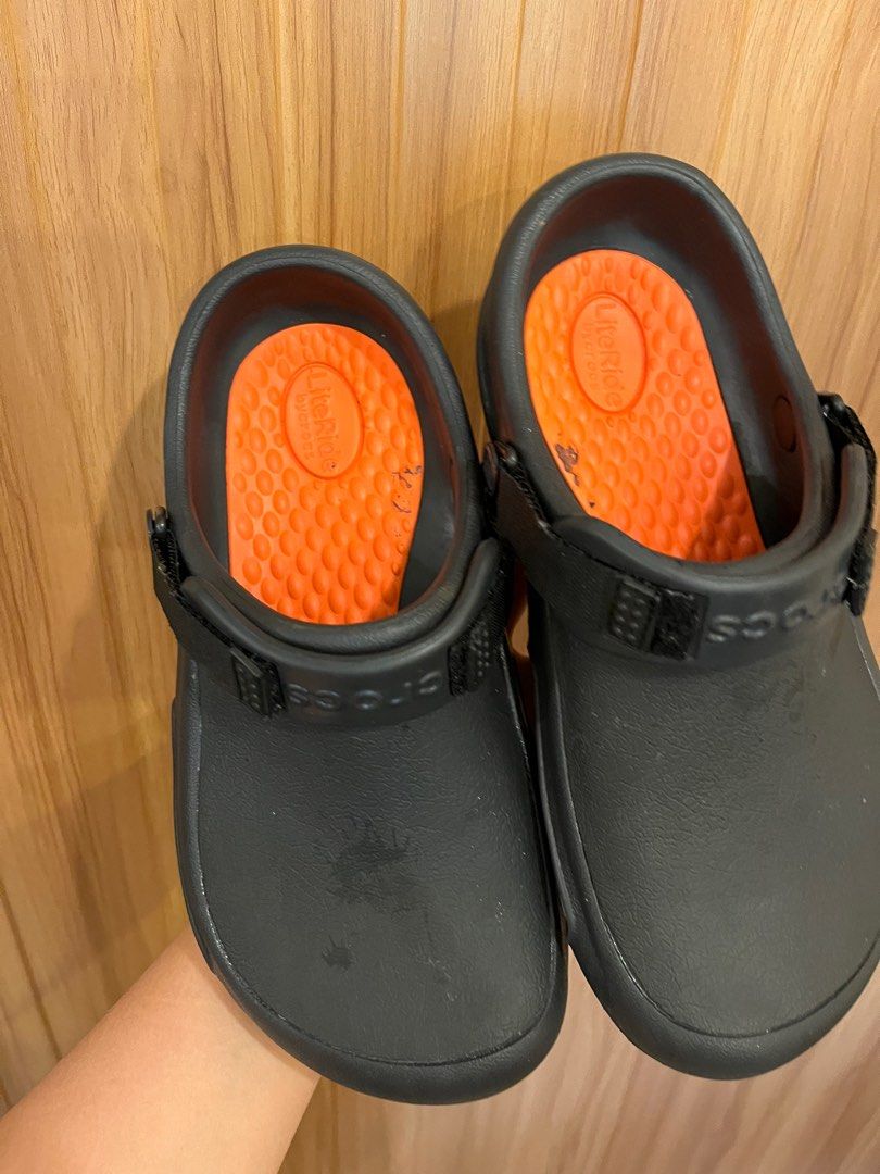 CROCS BISTRO PRO LITE RIDE (Category: Slippers and slides) located in Paniqui. Submitted by krestetaaa (Listing ID 1376790865, Image 2). Description: Perfect for work Fits 24cm No flaw .
