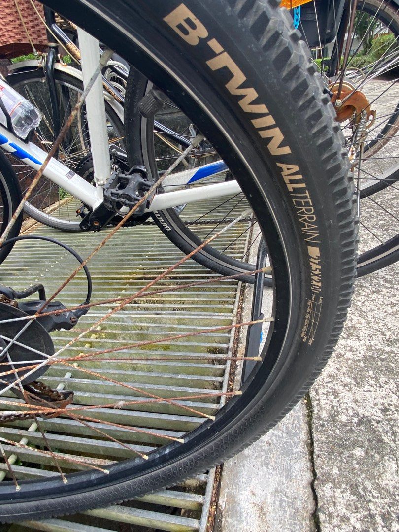 Decathlon rockrider ST100 bicycle (Category: Bicycles) located in Singapore. Submitted by lunaloveme (Listing ID 1376699943, Image 2). Description: Decathlon 27inch mountain bike Some rust but in riding condition. Not for fussy .