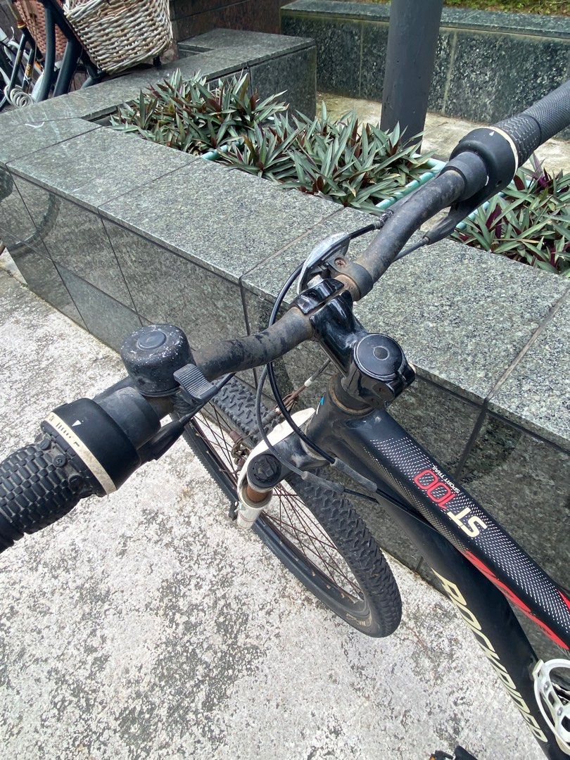 Decathlon rockrider ST100 bicycle (Category: Bicycles) located in Singapore. Submitted by lunaloveme (Listing ID 1376699943, Image 3). Description: Decathlon 27inch mountain bike Some rust but in riding condition. Not for fussy .