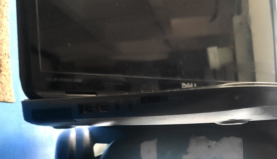 Defective heavy duty laptop with CD port (Category: Laptops & Notebooks) located in Paranaque City. Submitted by roxanne.vds (Listing ID 1376808748, Image 3). Description: buy at your own risk Defective, heavy duty approx 14-15inch.