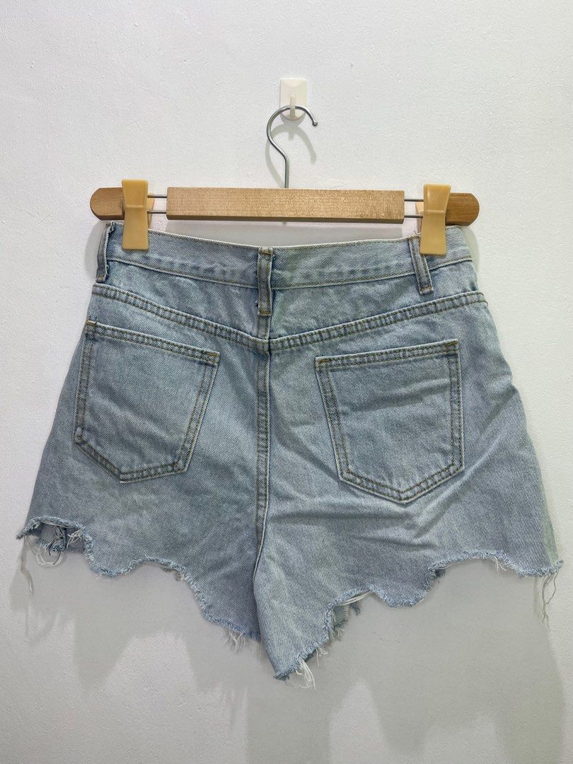 Denim Shorts (Category: Shorts) located in Imus. Submitted by declutterbycad (Listing ID 1376680495, Image 2). Description: .