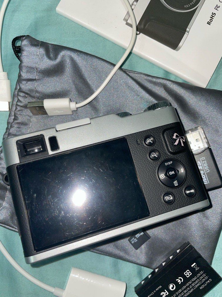 digital camera (Category: Cameras) located in Kuala Kangsar. Submitted by sstarrrlaaaa_ (Listing ID 1376797468, Image 2). Description: come with box,bateri,cable,usb,memory card 32gb & card reader .