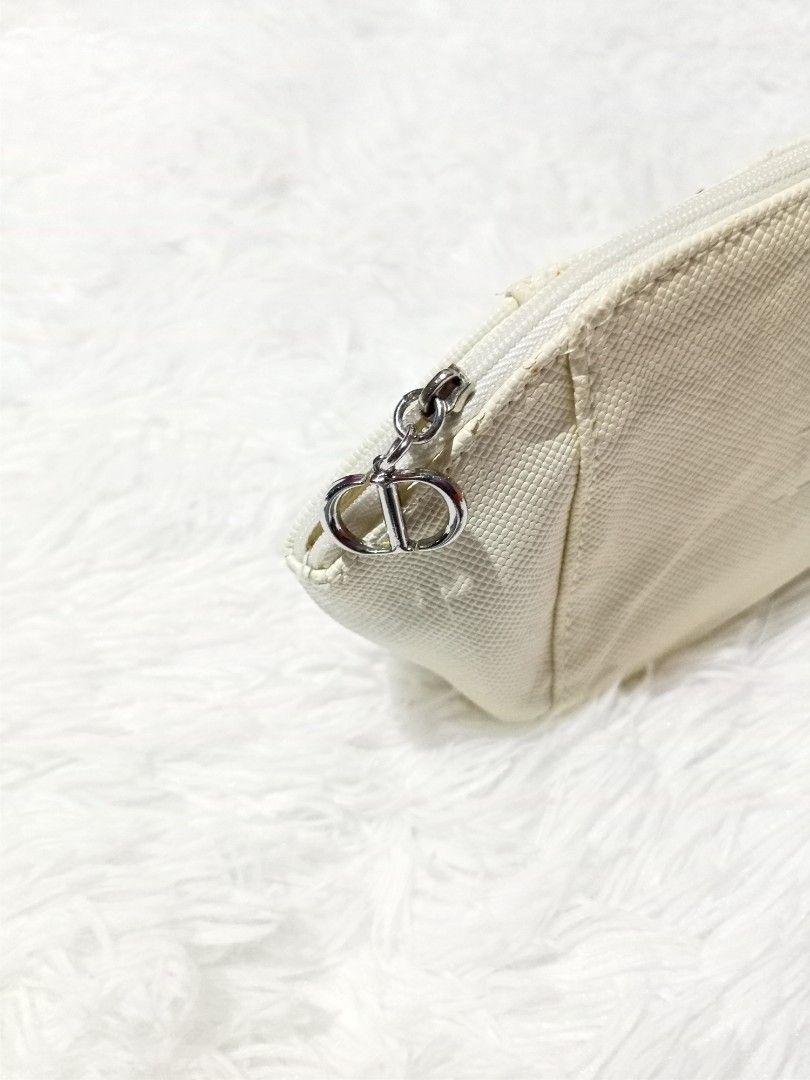 DIOR COSMETICS POUCH (Category: Luxury Bags & Wallets) located in Polomolok. Submitted by aldrex_18 (Listing ID 1376750220, Image 2). Description: excellent condition no issue 9.8/10 color rate.