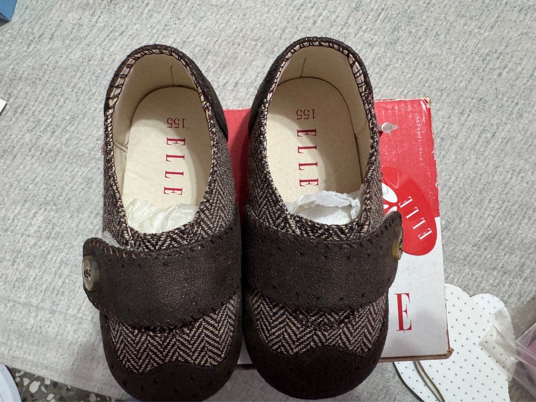 由 love02090513 (刊登 ID 1376788839，圖片 2) 提交，位於 新北市 (New Taipei) 的 ELLE兒童學步鞋 (類別：嬰兒及兒童流行時尚)，說明：原價888特價300 專櫃櫃買 全新沒使用過 吊牌還在。