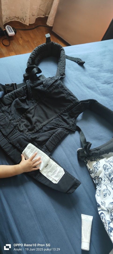 TUlA Baby Carrier (Category: Carriers & Slings) located in Singapore. Submitted by aisyah_lova (Listing ID 1376682052, Image 2). Description: self collect or delivery sameday $5 No damage..