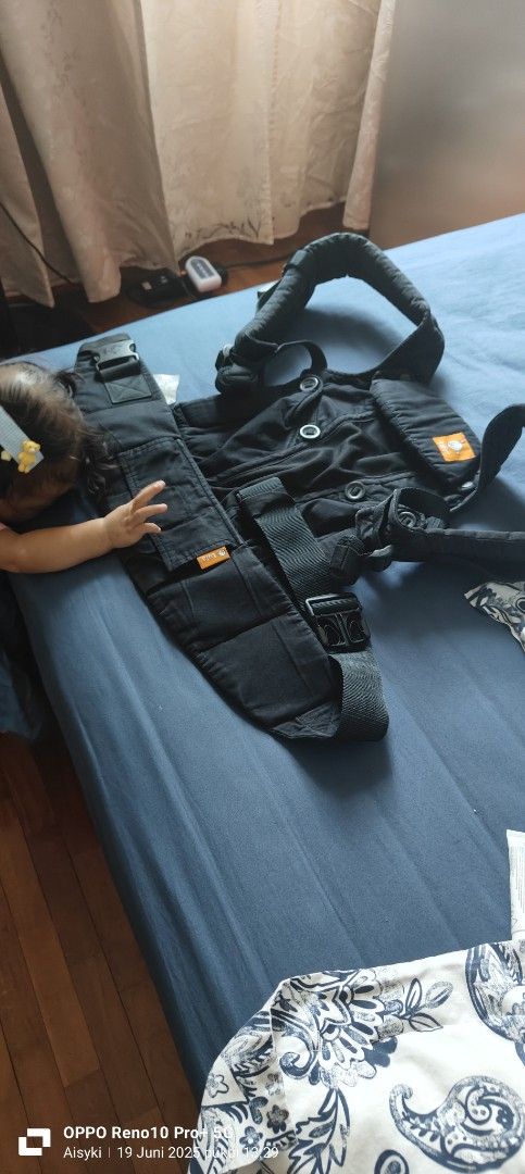 TUlA Baby Carrier (Category: Carriers & Slings) located in Singapore. Submitted by aisyah_lova (Listing ID 1376682052, Image 1). Description: self collect or delivery sameday $5 No damage..
