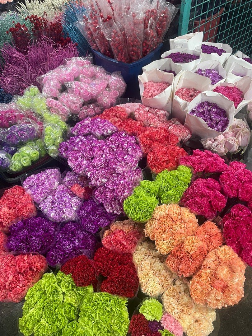 Fresh Carnations Bundle (10pcs) (Category: Flowers & Bouquets) located in Pasig City. Submitted by aefs_ (Listing ID 1376721570, Image 1). Description: Fresh Carnations per bundle (10pcs) - ₱350 colors available: light pink, pink, dark pink, peach, yellow, orange, red, purple, white, green, white with purple lining, white with pink lining, white with red lining, mixed — refer to the photos 🖇️ Flower Bouquet Arrangements also available! 🖇️ We ca