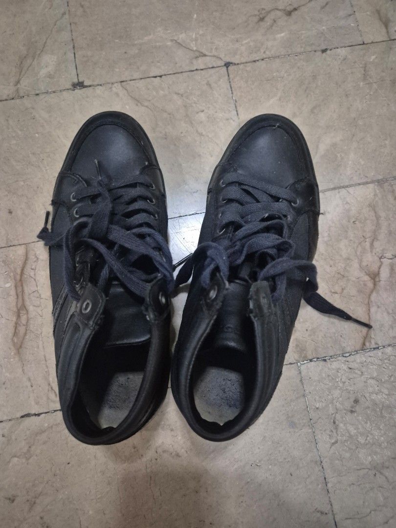 Geox High Cut Leather Sneakers (Category: Casual Shoes) located in Pasig City. Submitted by beeeeeg (Listing ID 1376756861, Image 1). Description: used but not abused 💸 Gcash, BPO or BPI 📍San Juan 🏍 Lalamove or Grab care of Buyer.