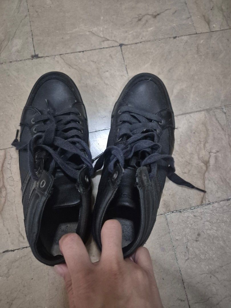 Geox High Cut Leather Sneakers (Category: Casual Shoes) located in Pasig City. Submitted by beeeeeg (Listing ID 1376756861, Image 2). Description: used but not abused 💸 Gcash, BPO or BPI 📍San Juan 🏍 Lalamove or Grab care of Buyer.