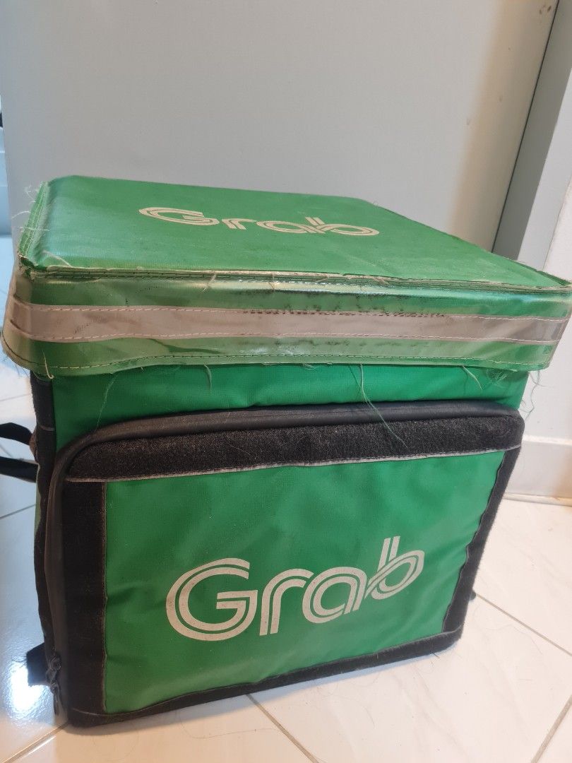 GRAB DELIVERY BAG (Category: Backpacks) located in Kuala Lumpur. Submitted by hoarder_97 (Listing ID 1376657557, Image 2). Description: ✅️ 8/10 condition ✅️ self pick up.