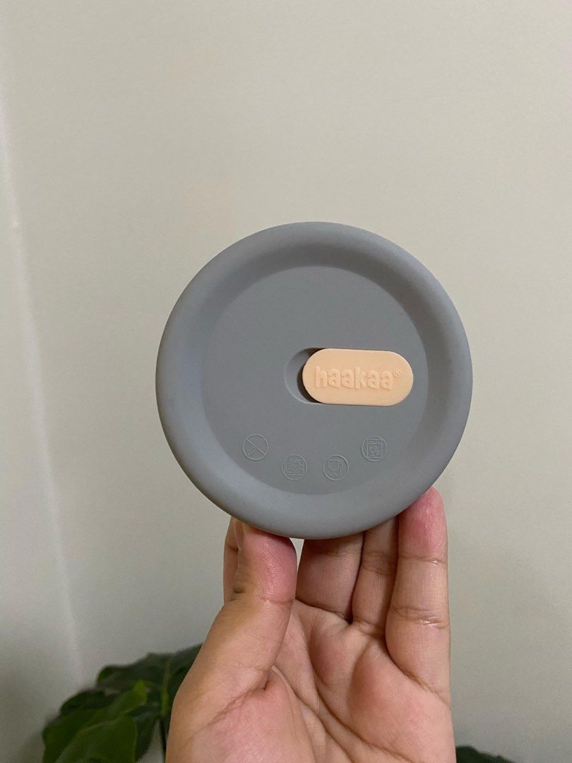 Hakaa silicone pump cap (slightly used) (Category: Breastfeeding & Bottle Feeding) located in Quezon City. Submitted by thriftasofmanila (Listing ID 1376808408, Image 1). Description: Can be bought as set with bottle (₱600).
