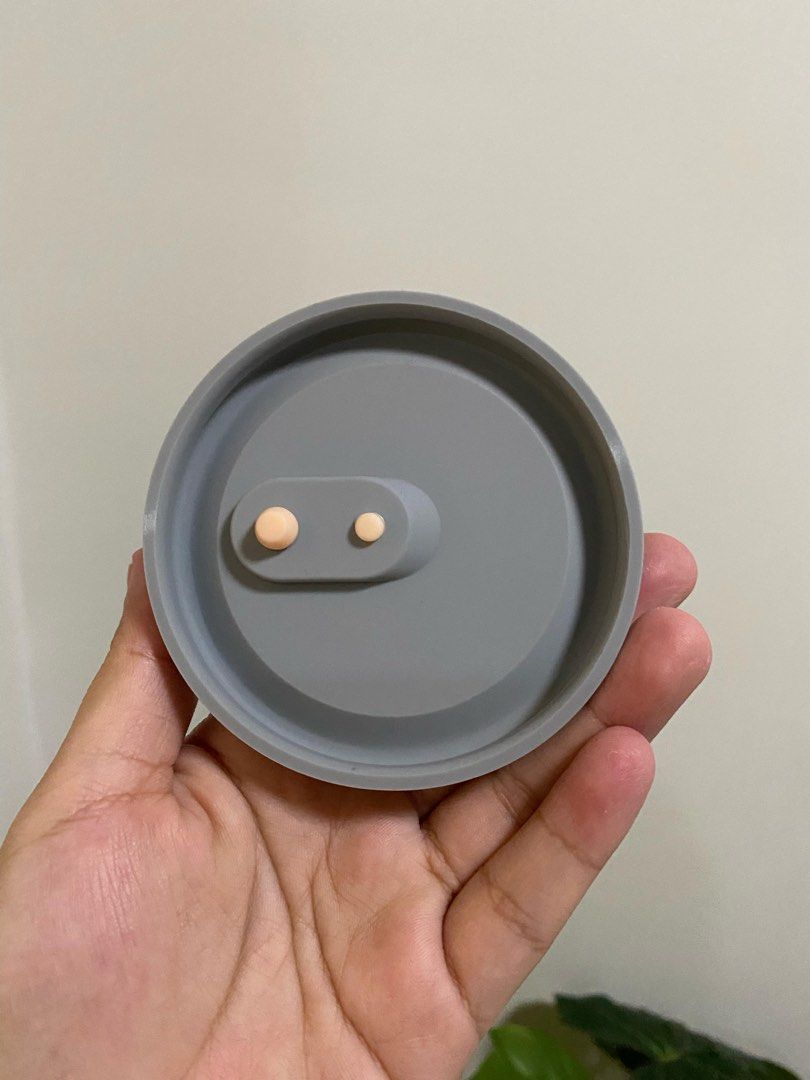 Hakaa silicone pump cap (slightly used) (Category: Breastfeeding & Bottle Feeding) located in Quezon City. Submitted by thriftasofmanila (Listing ID 1376808408, Image 2). Description: Can be bought as set with bottle (₱600).