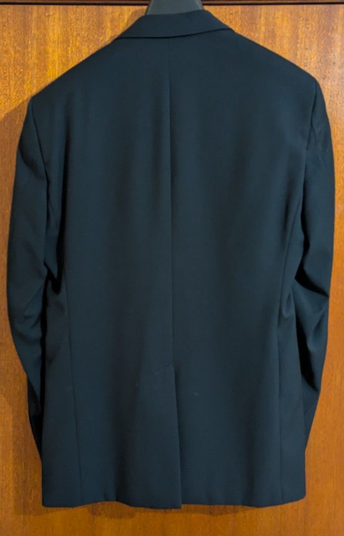 Hallensteins Black Suit Jacket (Category: Men's Clothes) located in Liverpool. Submitted by anthonysyd (Listing ID 1376692620, Image 2). Description: Used once and in excellent condition Size 88, Chest 94cm, Shoulder 44cm.