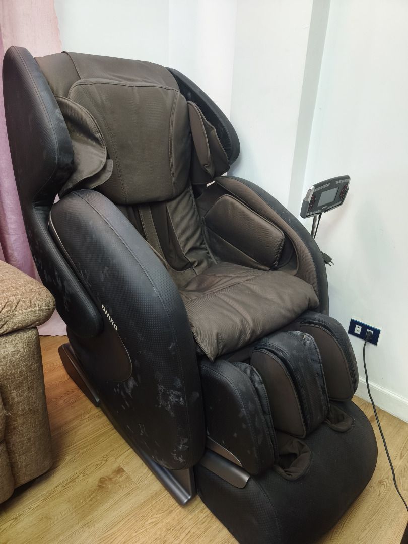 Hiro High Soar 2.0 Massage Chair (Category: Massage Devices) located in Rizal. Submitted by kennywenny26 (Listing ID 1376759354, Image 2). Description: Hiro High Soar 2.0 Massage Chair Original Price - 180,000 Selling for 14,999 Issue: Broken/Not working. As-is where is na lang po. Shoulder ng buyer yung pick-up and repair. - Ergonomic body design - 140 cm SL chiro track - Zero gravity position - Zero Wall design - 36 Pneumatic massage (Airbags) 