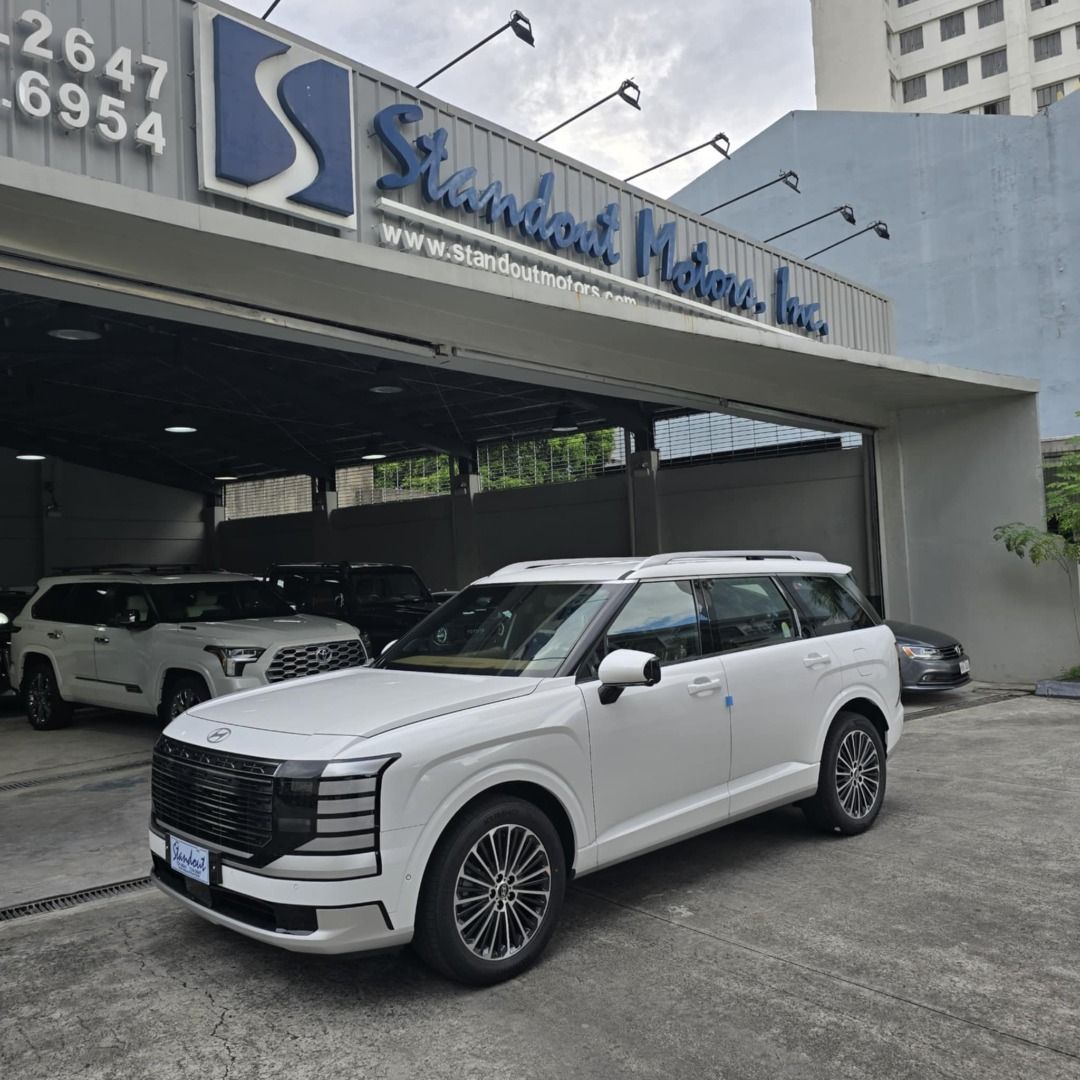 Hyundai Palisade Calligraphy Auto (Category: New Cars) located in Quezon City. Submitted by standout1595 (Listing ID 1376706862, Image 2). Description: 2025 Hyundai Palisade Calligraphy - 2.5L Turbo Hybrid Engine (334 HP) - Towing capacity: Up to 4,000 lbs - 21-inch exclusive alloy wheels - Chrome-accented grille and trim - Full LED headlights and taillights - 7 seater with Premium Quilted Nappa Leather - Heated & ventilated front and 2nd row sea