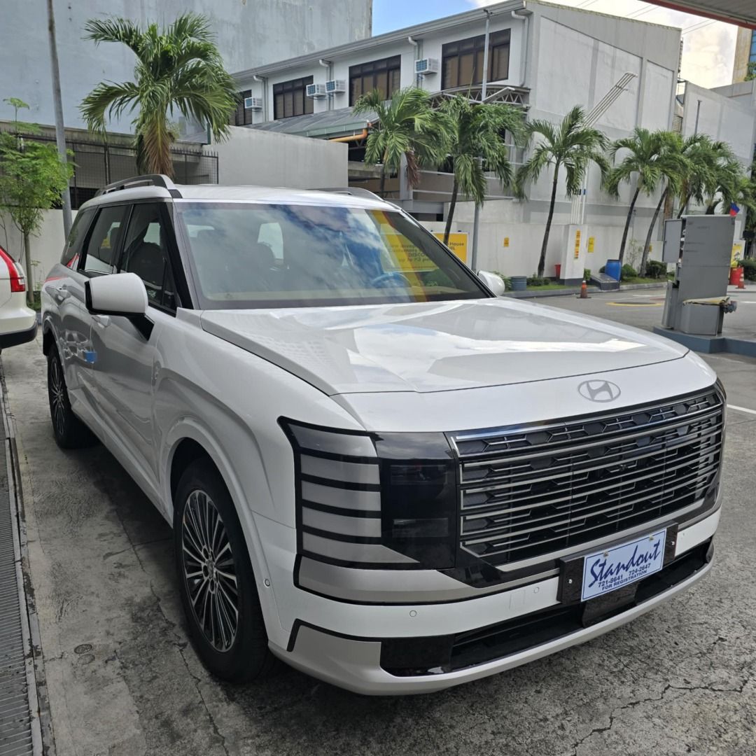 Hyundai Palisade Calligraphy Auto (Category: New Cars) located in Quezon City. Submitted by standout1595 (Listing ID 1376706862, Image 3). Description: 2025 Hyundai Palisade Calligraphy - 2.5L Turbo Hybrid Engine (334 HP) - Towing capacity: Up to 4,000 lbs - 21-inch exclusive alloy wheels - Chrome-accented grille and trim - Full LED headlights and taillights - 7 seater with Premium Quilted Nappa Leather - Heated & ventilated front and 2nd row sea
