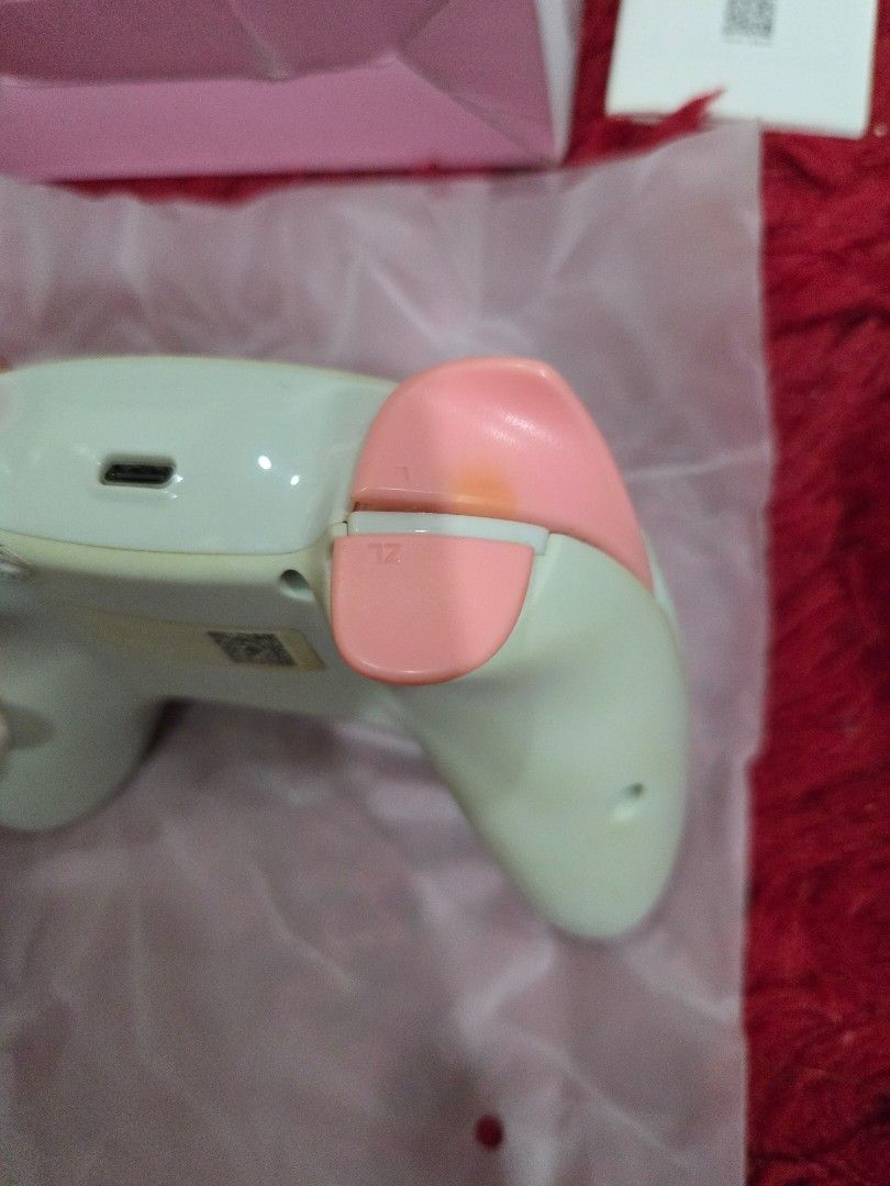 IINE Cat Controller (Category: Controllers) located in Putatan. Submitted by authel (Listing ID 1376733596, Image 3). Description: Includes: - Original box - Instruction manual - 2 pink paw thumbgrips - 🚫🙅‍♀️❌️ No wire!! (can use any type c wire cable to charge and connect to PC/Laptop) Connection: - Nintendo switch (wireless) - PC / Laptop (wired) Condition: Well used. Condition as in photos. can DM for more closeup photos..