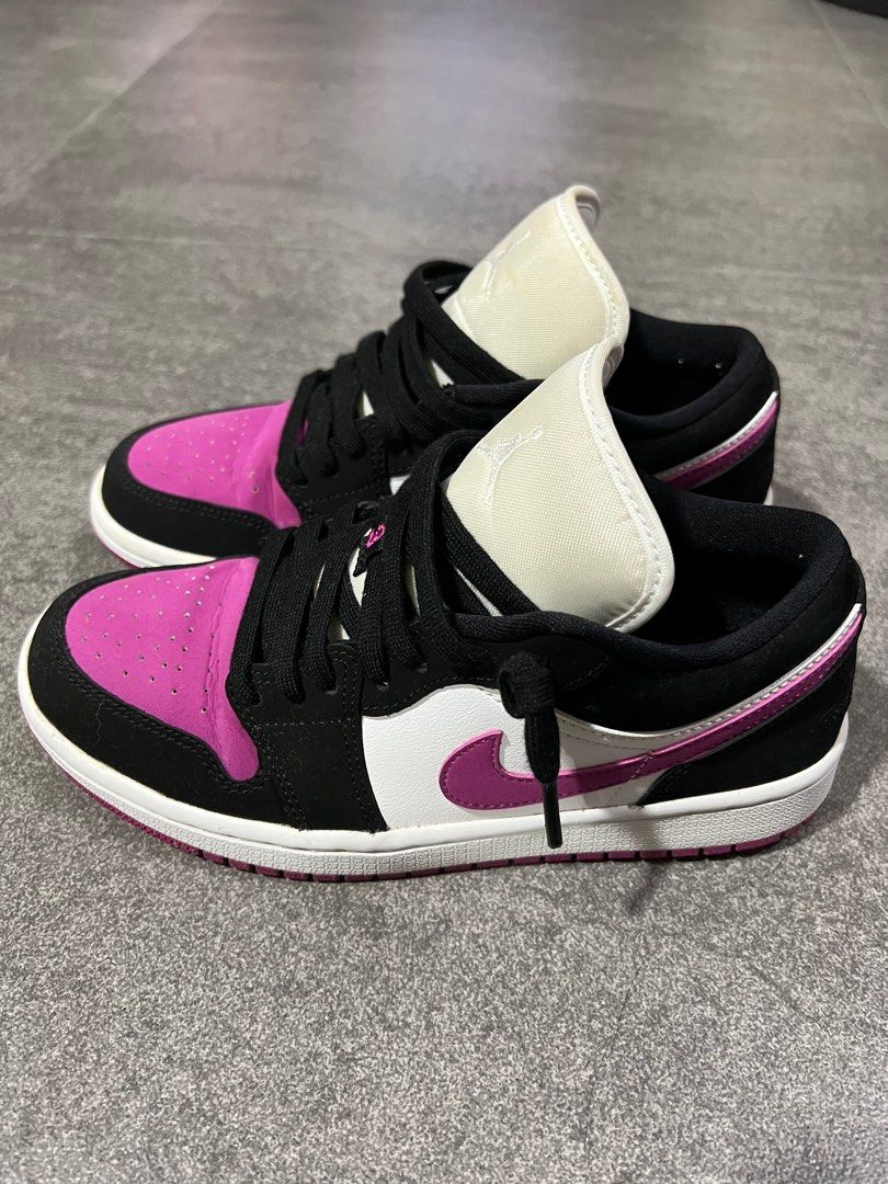 Original Jordan 1 Low (Womens) (Category: Sneakers) located in Cavite. Submitted by jembc (Listing ID 1376686456, Image 3). Description: Jordan 1 Low - Womens Original (bought in BGC Titan Store) Size: US 6.5W (23.5cm) No box No issues All pictures are posted Payment first basis MOD: Lalamove/ Grab/ Gogo Buyer will shoulder shipping fee Loc: Molino, Bacoor, Cavite.