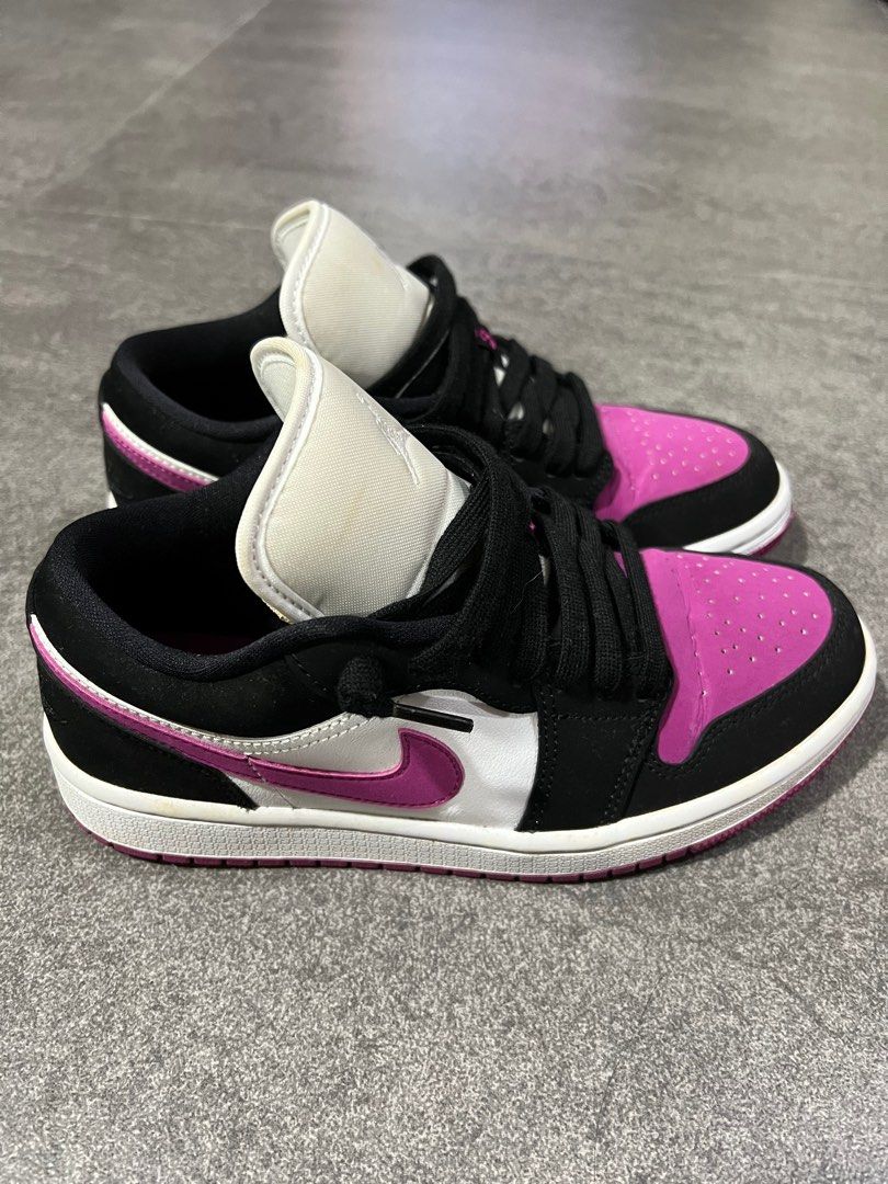 Original Jordan 1 Low (Womens) (Category: Sneakers) located in Cavite. Submitted by jembc (Listing ID 1376686456, Image 2). Description: Jordan 1 Low - Womens Original (bought in BGC Titan Store) Size: US 6.5W (23.5cm) No box No issues All pictures are posted Payment first basis MOD: Lalamove/ Grab/ Gogo Buyer will shoulder shipping fee Loc: Molino, Bacoor, Cavite.