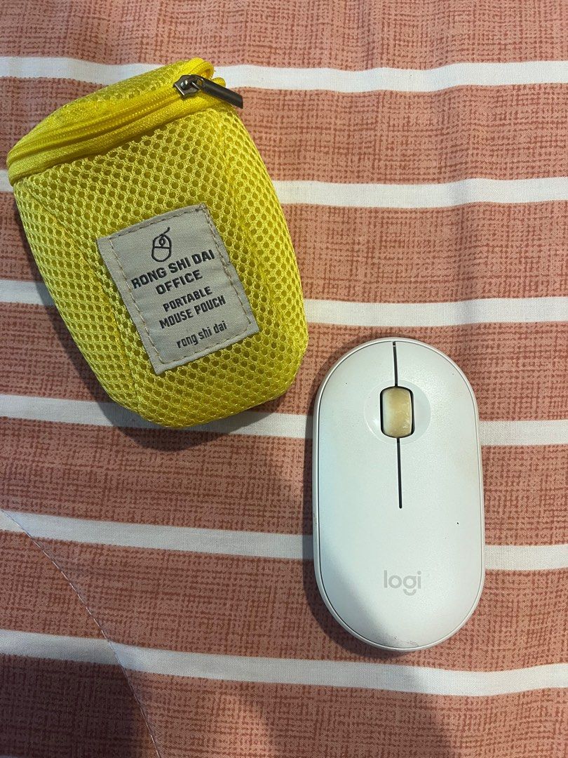 Logitech Pebble Mouse White (Category: Mouse & Mousepads) located in Manila. Submitted by declutterforamari (Listing ID 1376637125, Image 1). Description: With FREE yellow mouse case .