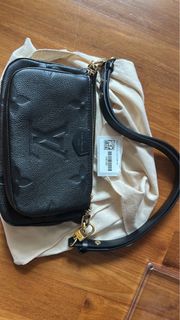 (Category: ) located in . Submitted by iloveshoppingyeah (Listing ID 1260142682, Image 1). Description: .