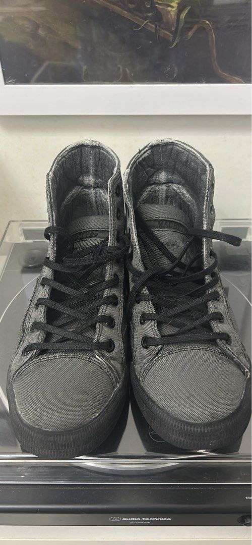 Macbeth Mike Dirnt (Category: Sneakers) located in Jenjarom. Submitted by akmlafx (Listing ID 1376802813, Image 2). Description: WTS Macbeth mike dirnt bassist Green day shoes. Size UK7 Condition 7.5/10 Rarely ada dalam market Thank you #greenday.