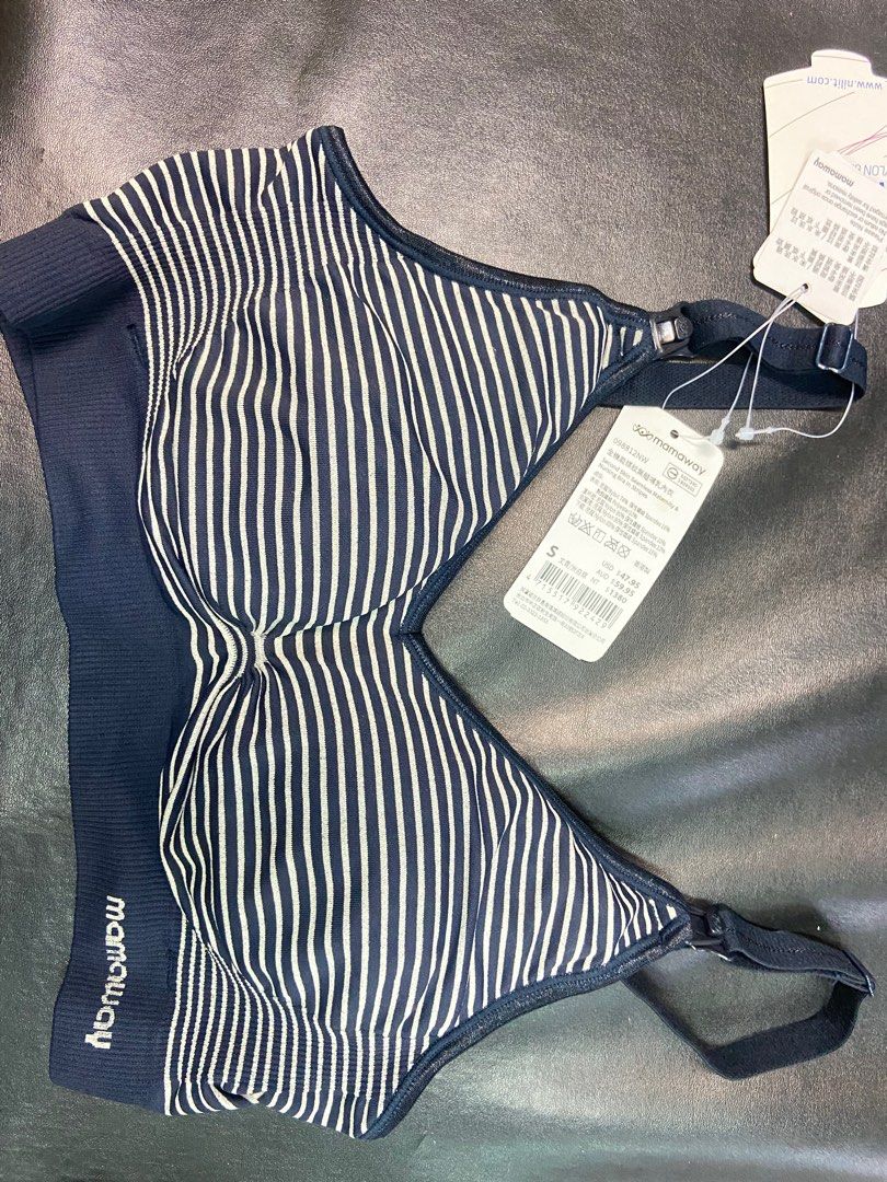 由 05tung (刊登 ID 1376727984，圖片 1) 提交，位於 台中市 (Taichung) 的 MAMAWAY 機能哺乳內衣 藍條紋 (類別：孕婦用品)，說明：4件 皆S。